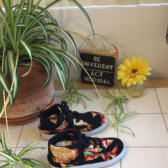 ‘Keep’ Vegan Guerra Pizza Lace-Up Hi-Top Sneakers - Picture 4 of 7